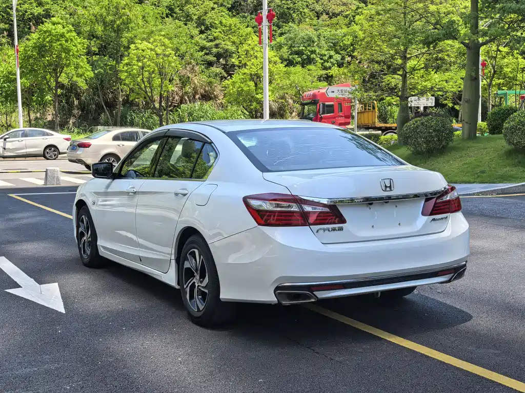 Honda Accord 2017 — фото 9