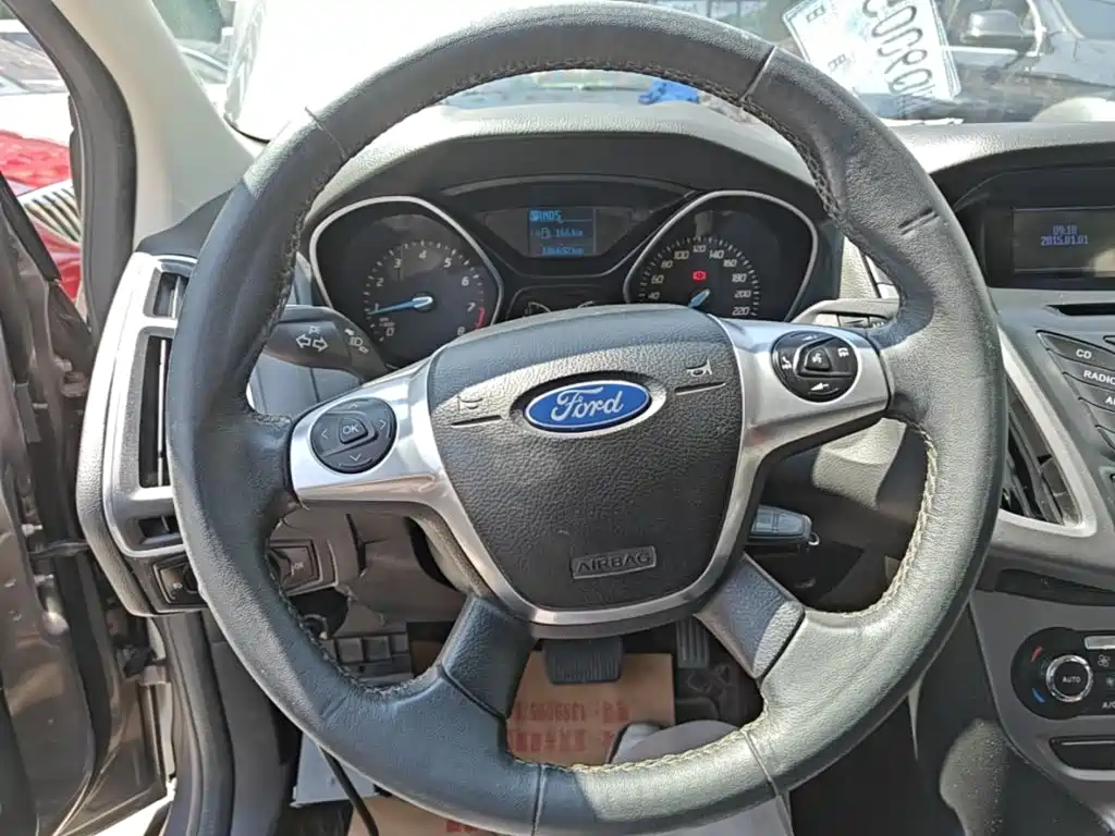 Ford Focus 2015 — фото 11