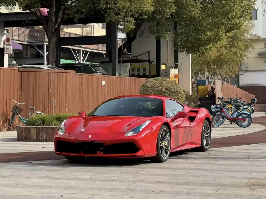 Ferrari 488 2017 — фото 1