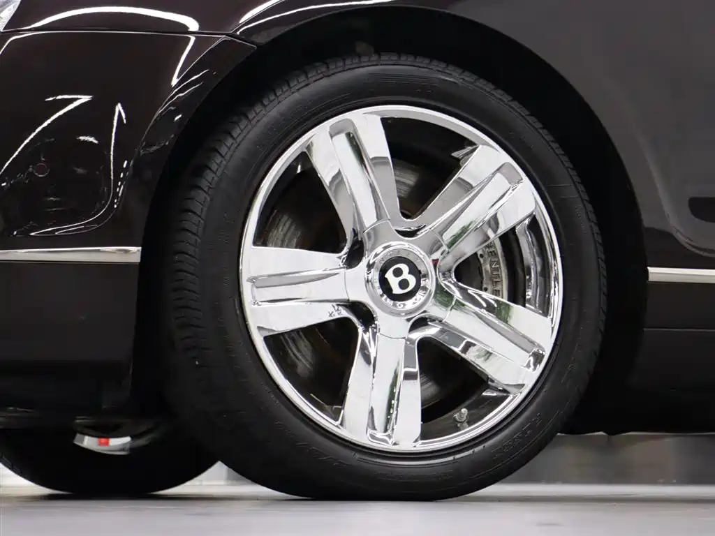 Bentley Flying Spur 2012 — фото 30