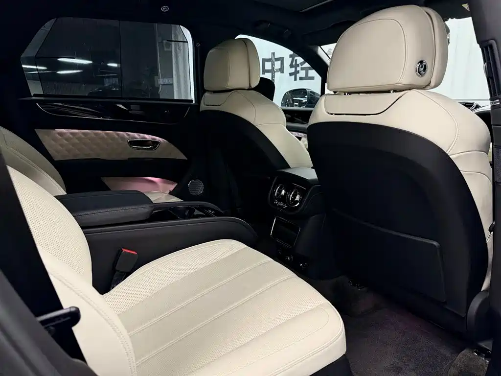 Bentley Bentayga 2021 — фото 13