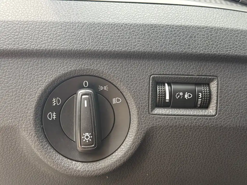 Volkswagen Passat 2017 — фото 14