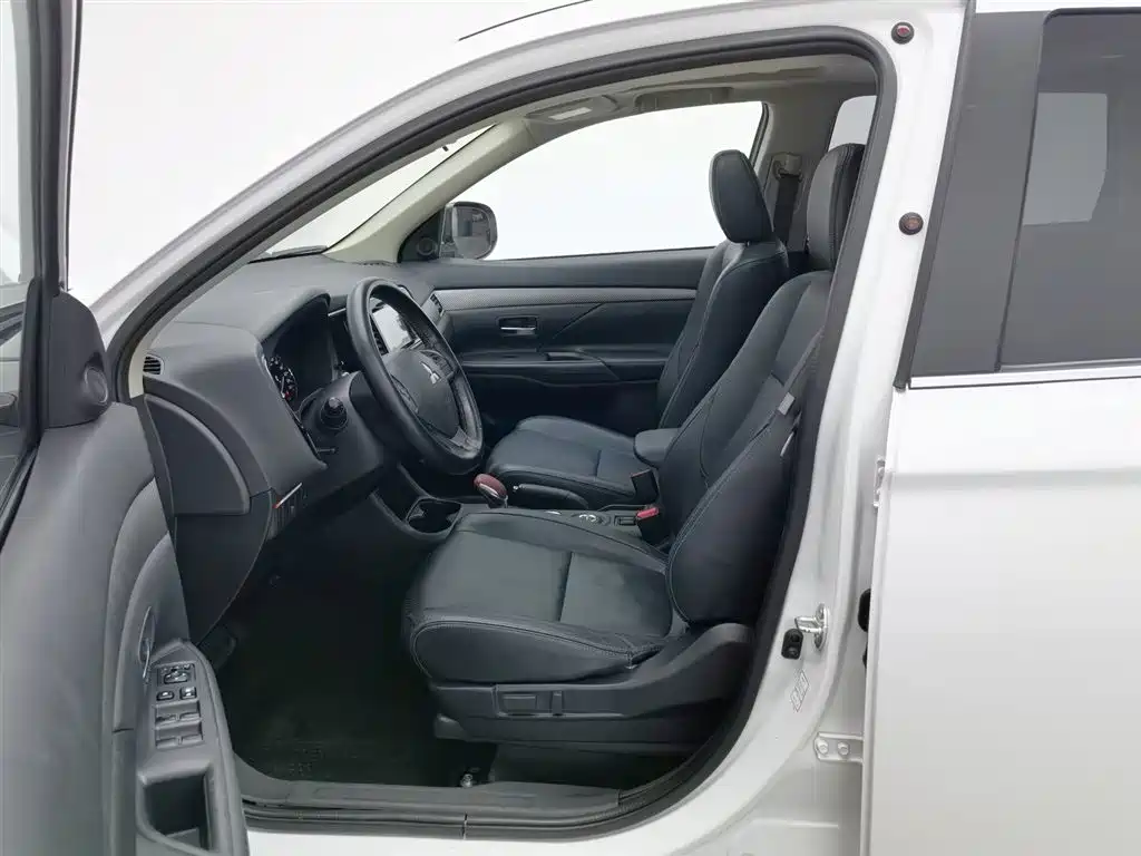 Mitsubishi Outlander 2015 — фото 10