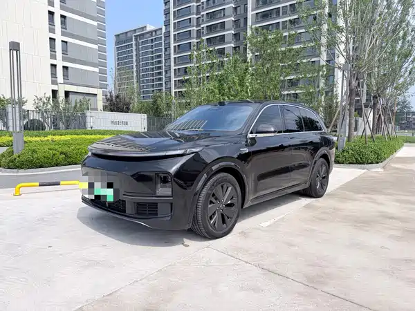Li Auto L8 2025