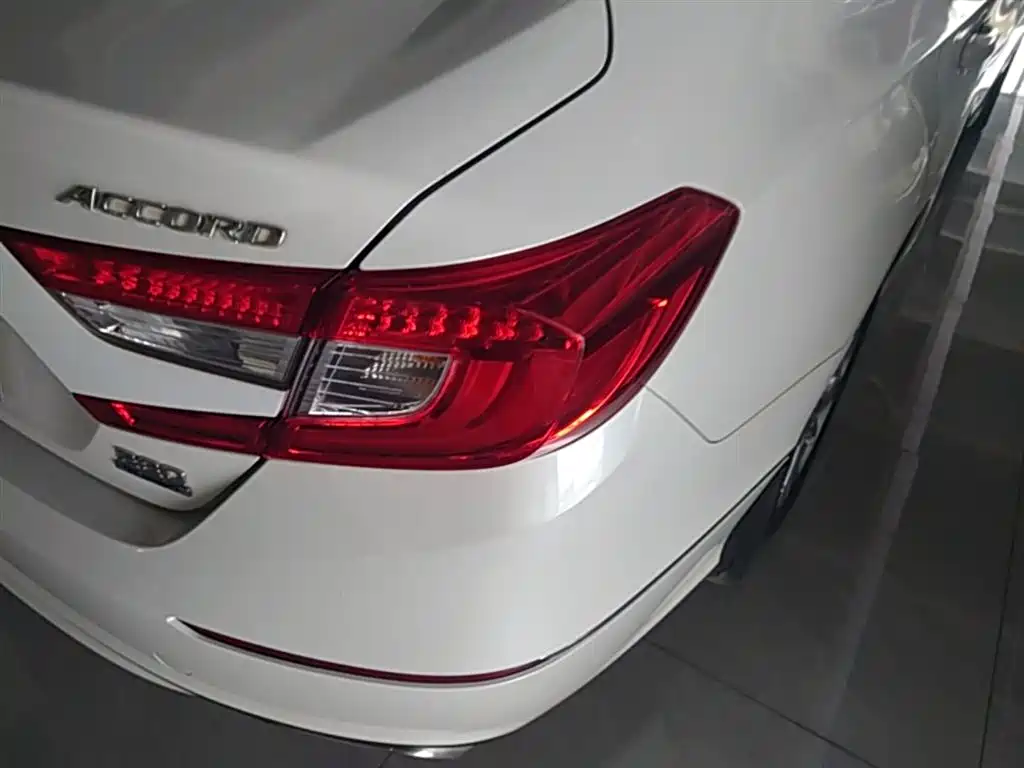 Honda Accord 2018 — фото 24