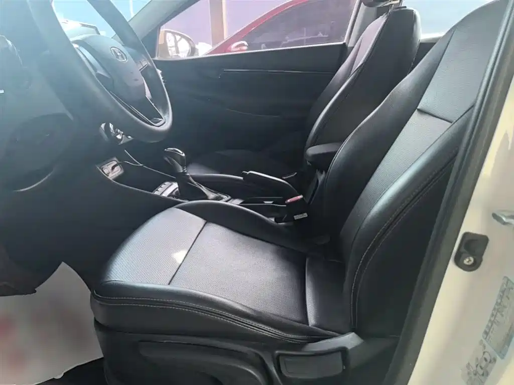 Hyundai Elantra 2018 — фото 15