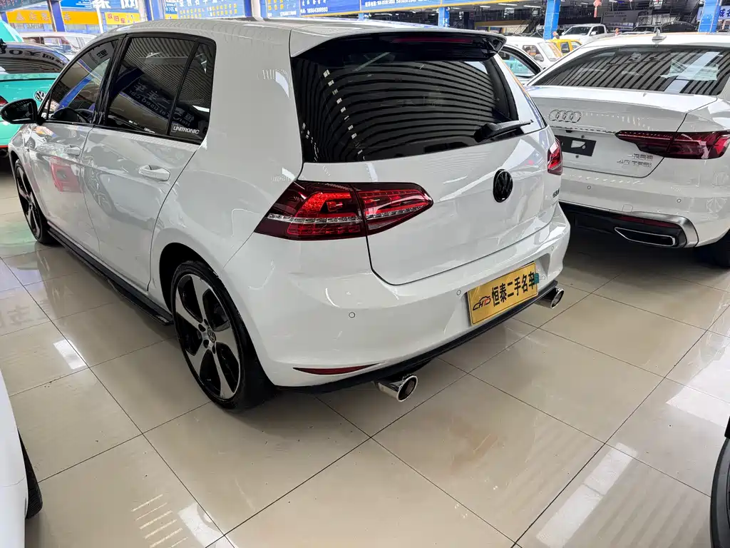 Volkswagen Golf GTI 2017 — фото 9