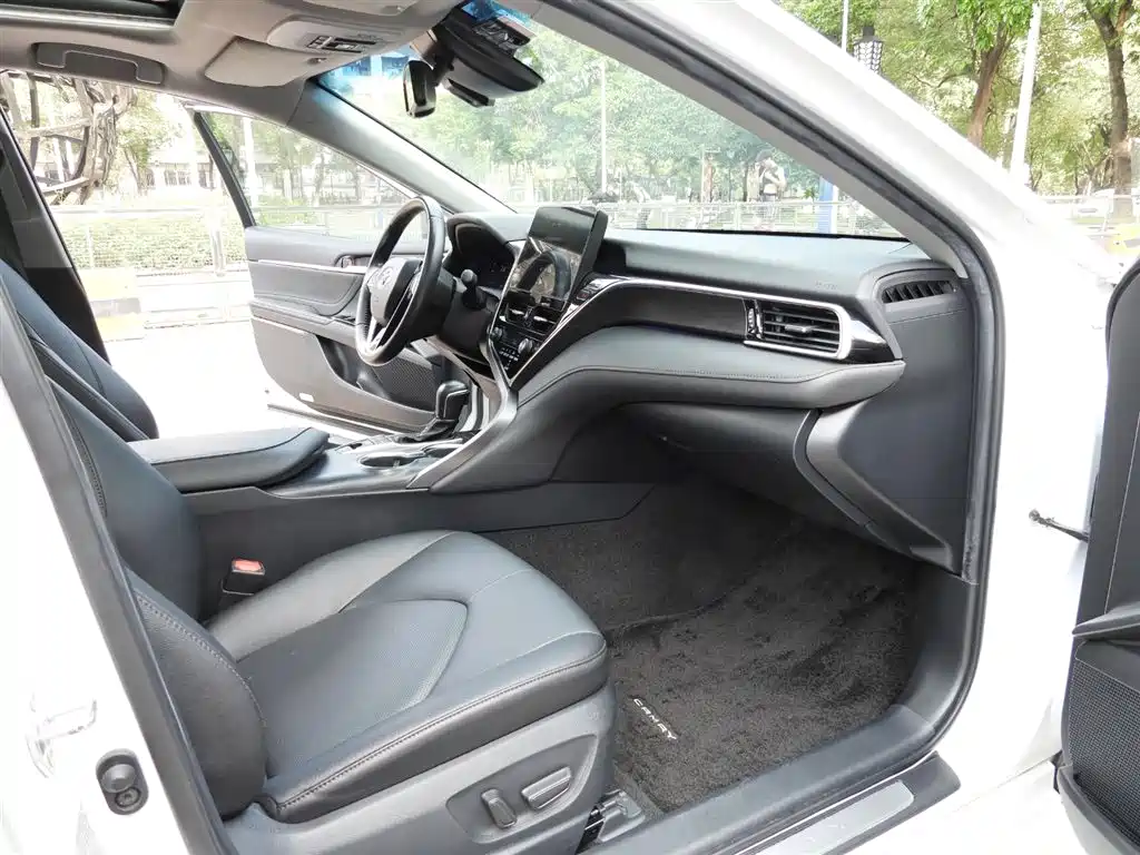 Toyota Camry 2022 — фото 10