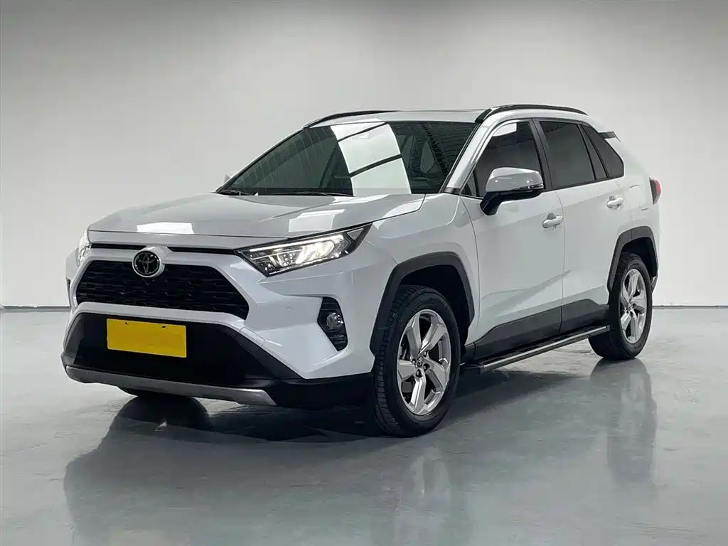 Toyota RAV4 2021 — фото 1