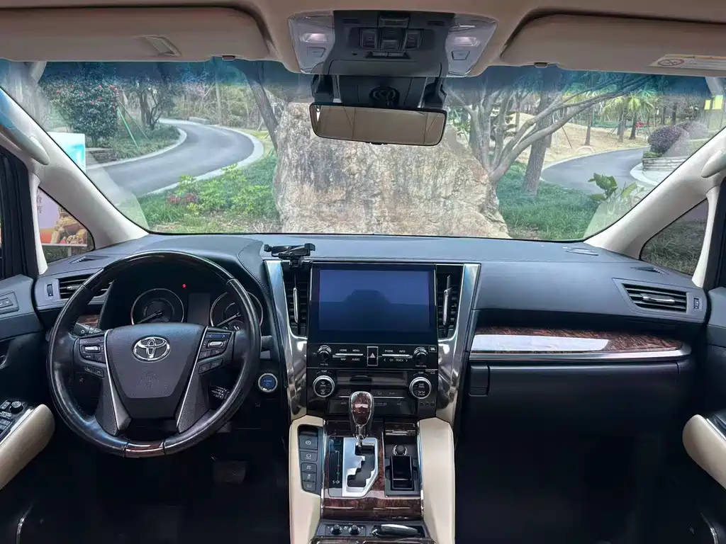 Toyota Alphard 2021 — фото 14