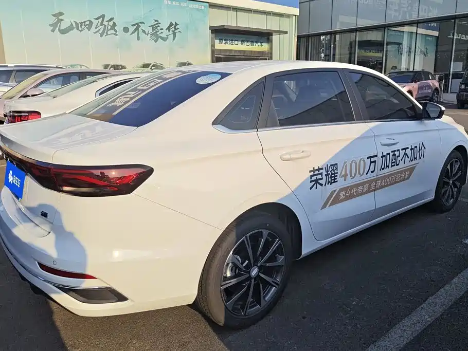 Geely Emgrand 2025 — фото 3