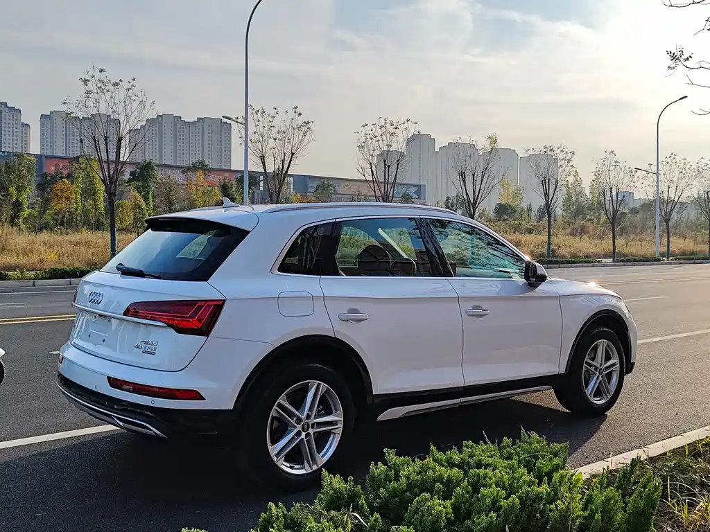 Audi Q5L 2023 — фото 27