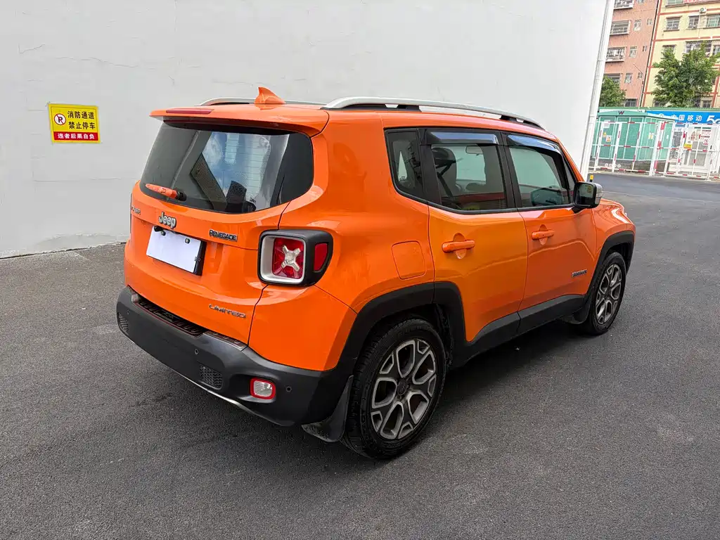 Jeep Freeman 2017 — фото 10
