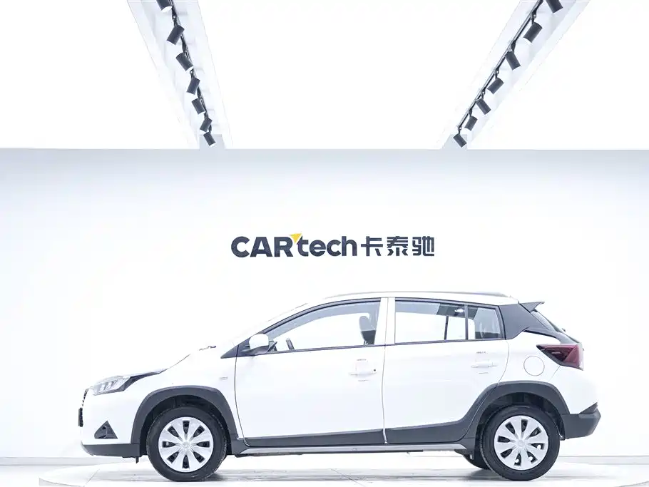 Toyota Yaris L 2022 — фото 8