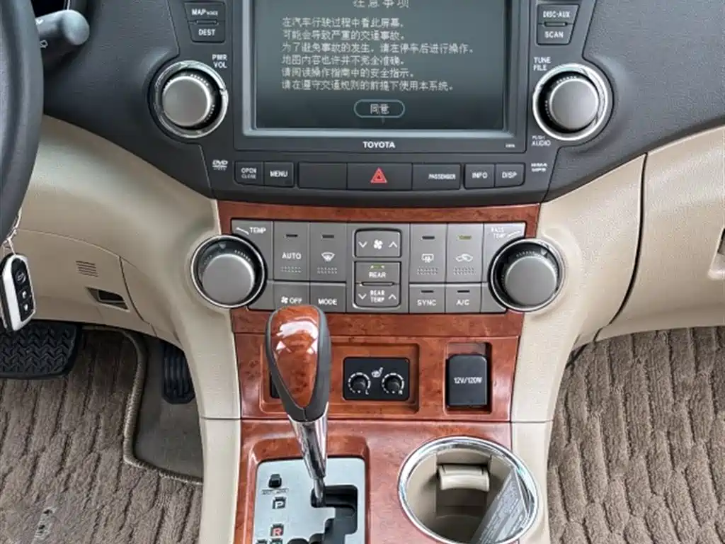 Toyota Highlander 2010 — фото 14