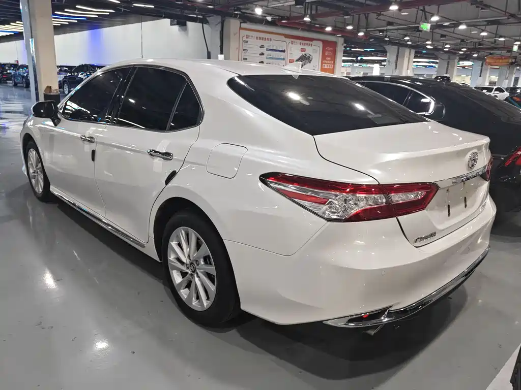 Toyota Camry 2023 — фото 13