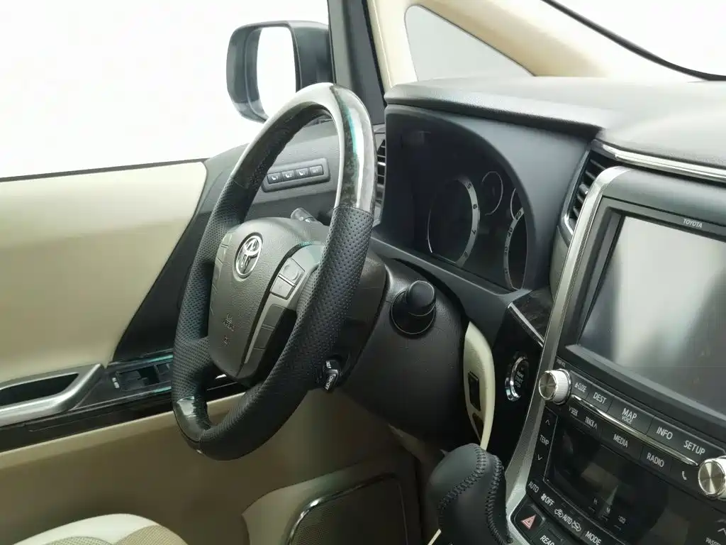 Toyota Alphard 2015 — фото 22