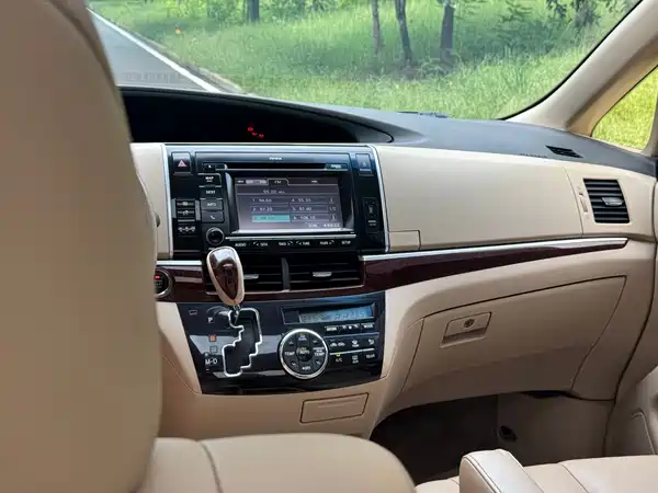 Toyota Previa 2015
