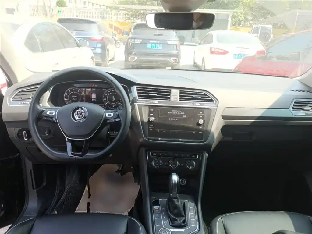 Volkswagen Tiguan 2019 — фото 10