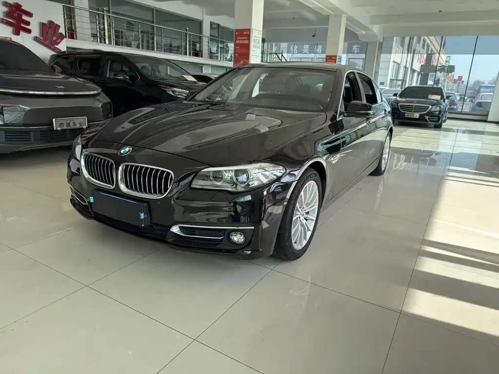 BMW 5 Series 2018 — фото 1