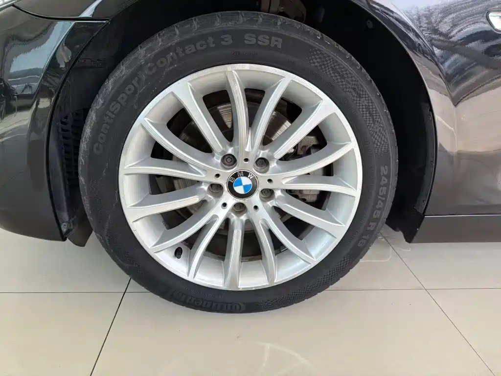 BMW 5 Series 2018 — фото 18