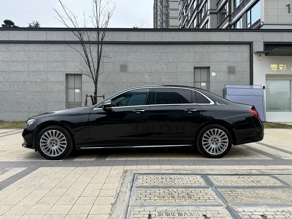Mercedes-Benz E-Class 2019 — фото 13