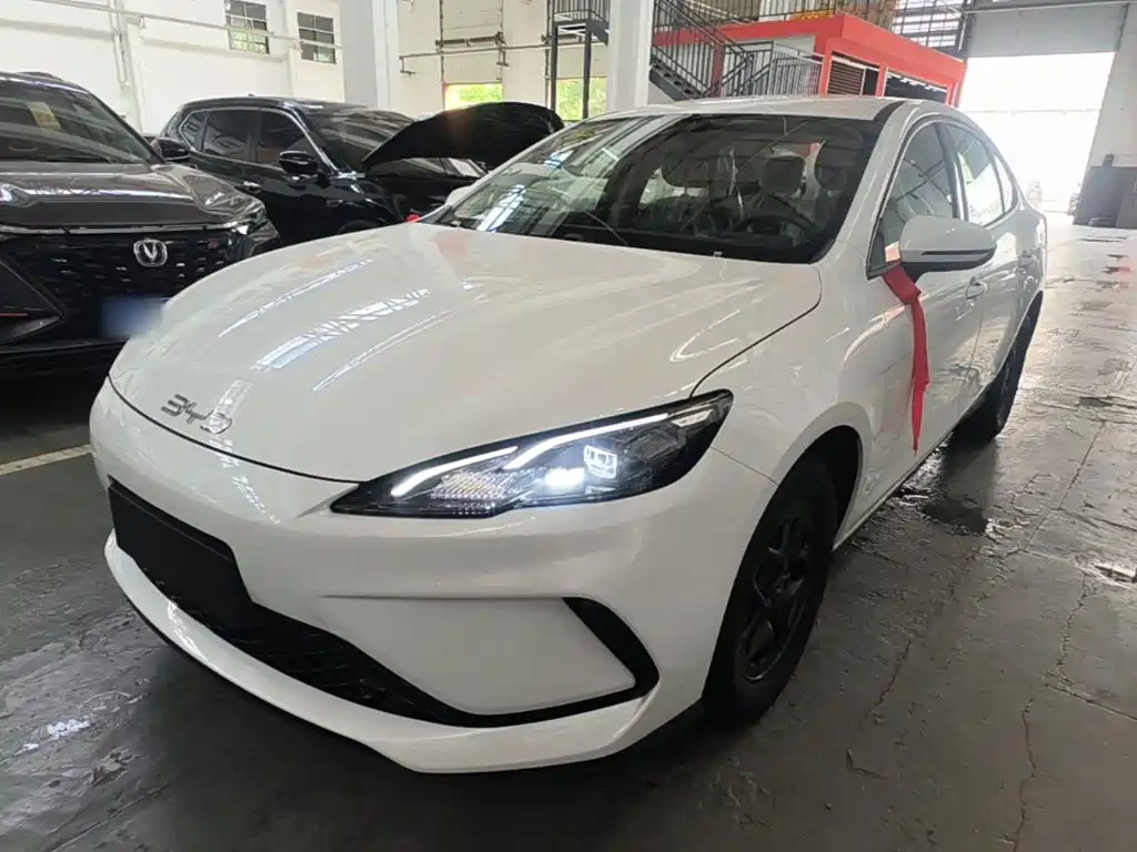 BYD Seal 05 DM-i 2026 — фото 2