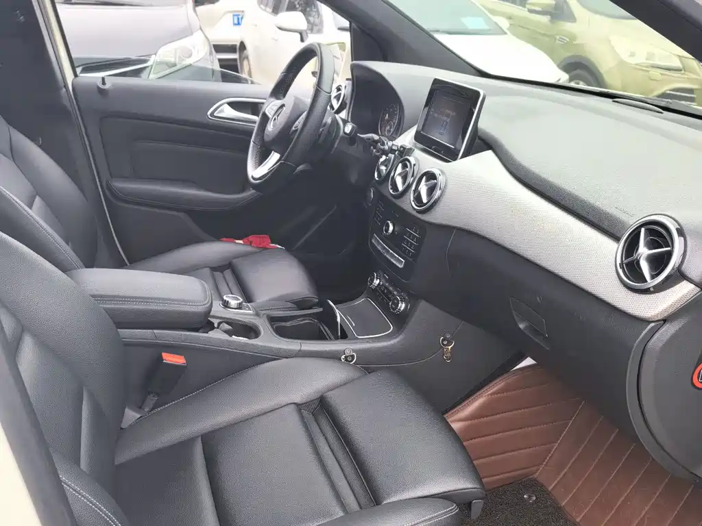 Mercedes-Benz B-Class 2016 — фото 10