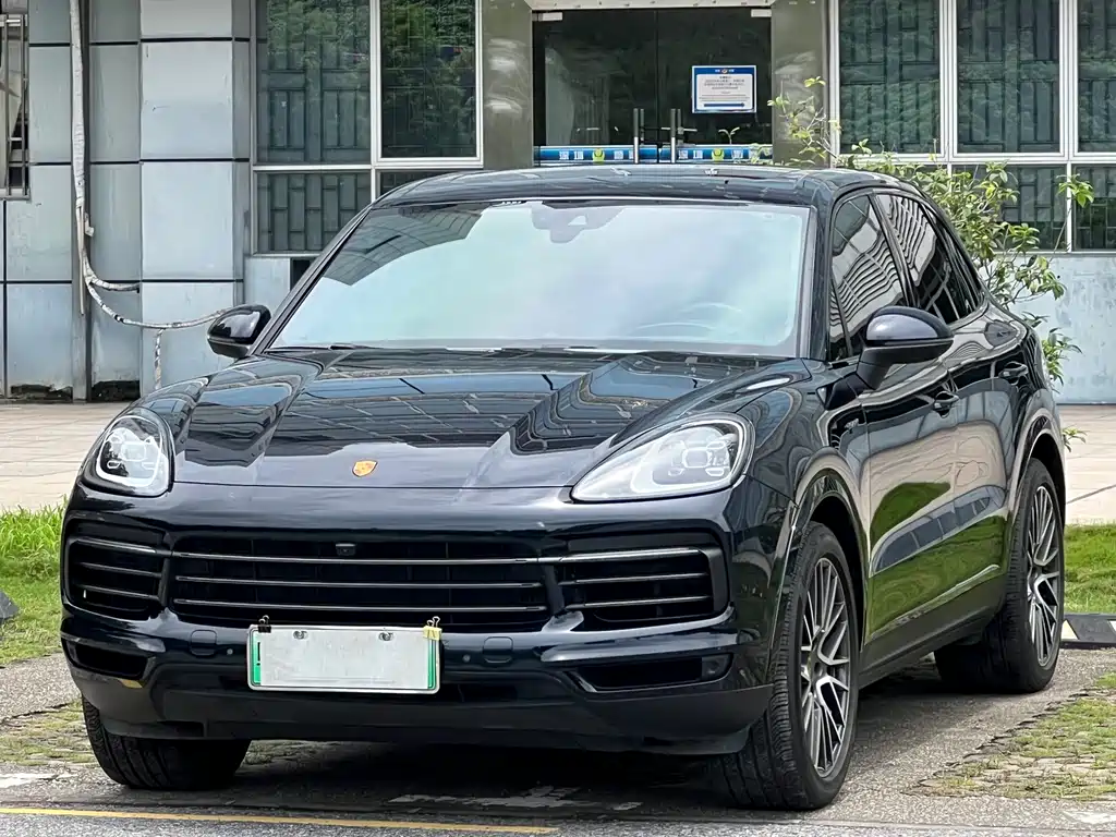 Porsche Cayenne Hybrid 2023