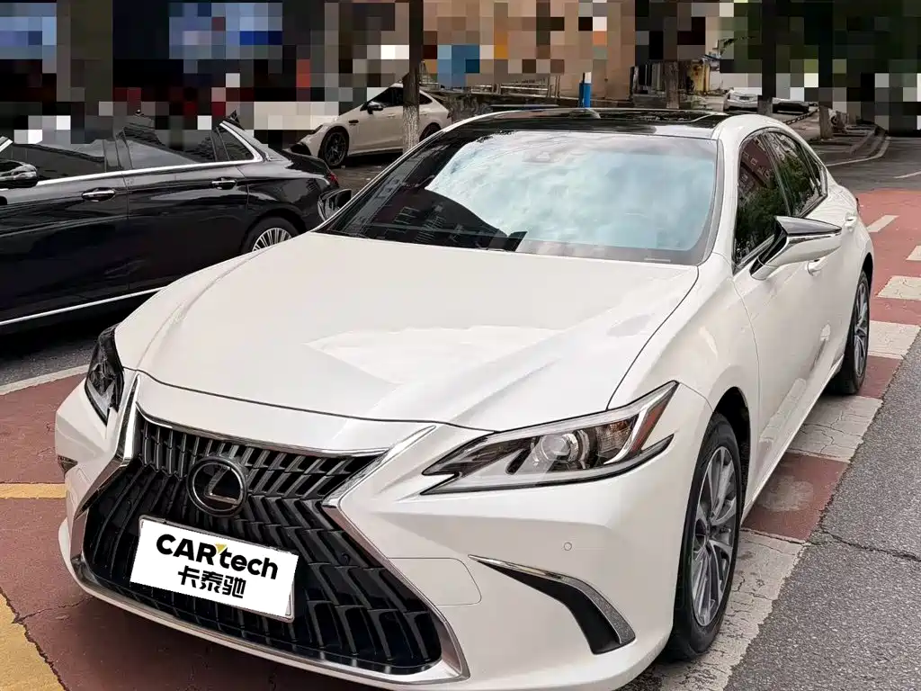 Lexus ES 2022