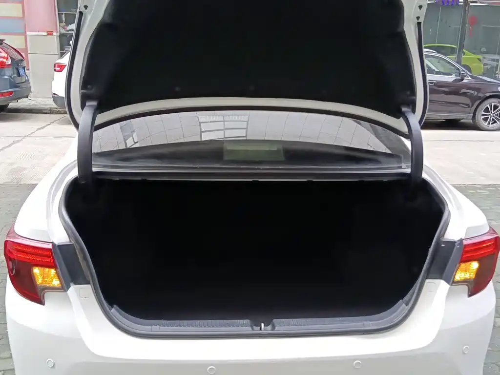 Toyota Reiz 2015 — фото 15