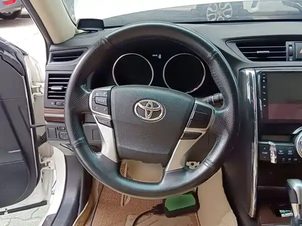 Toyota Reiz 2015