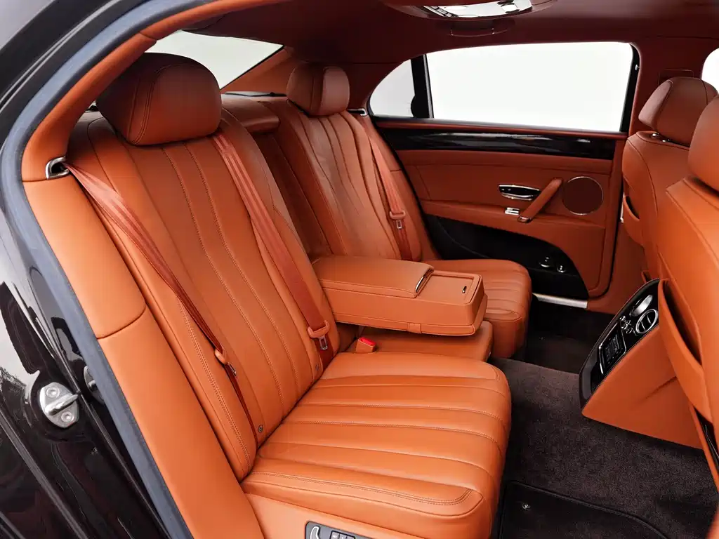 Bentley Flying Spur 2017 — фото 18