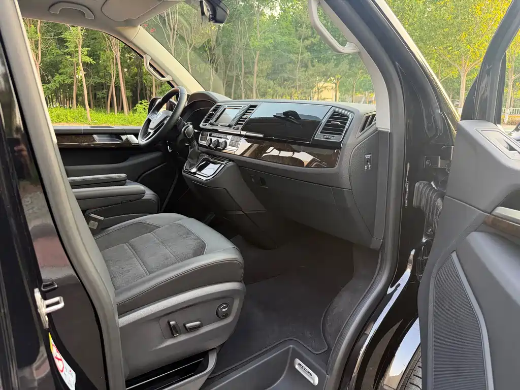 Volkswagen Multivan 2019 — фото 15