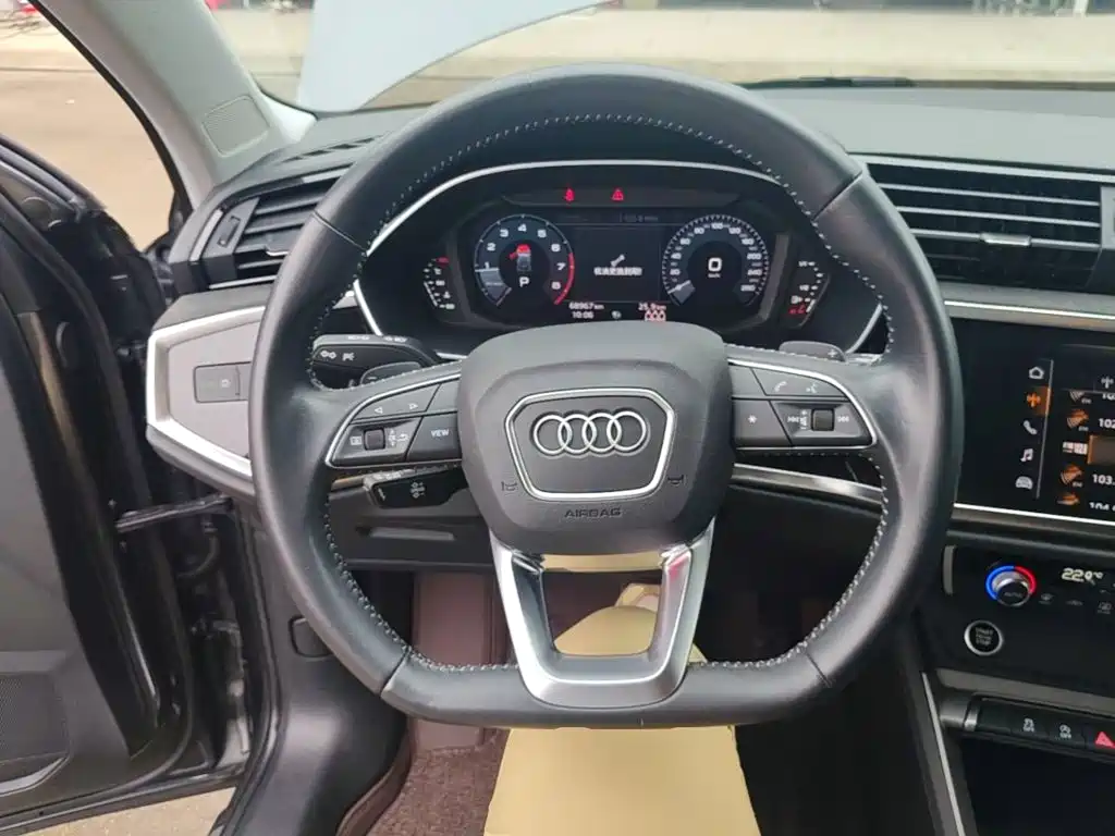 Audi Q3 2021 — фото 11