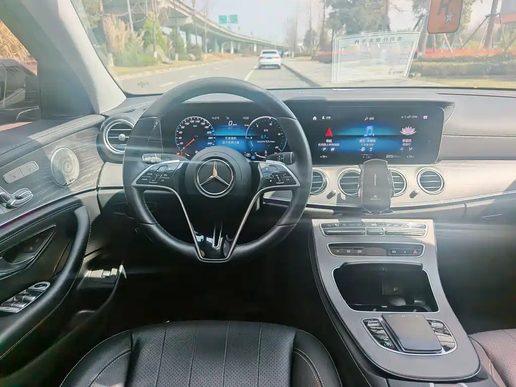 Mercedes-Benz E-Class 2023 — фото 9