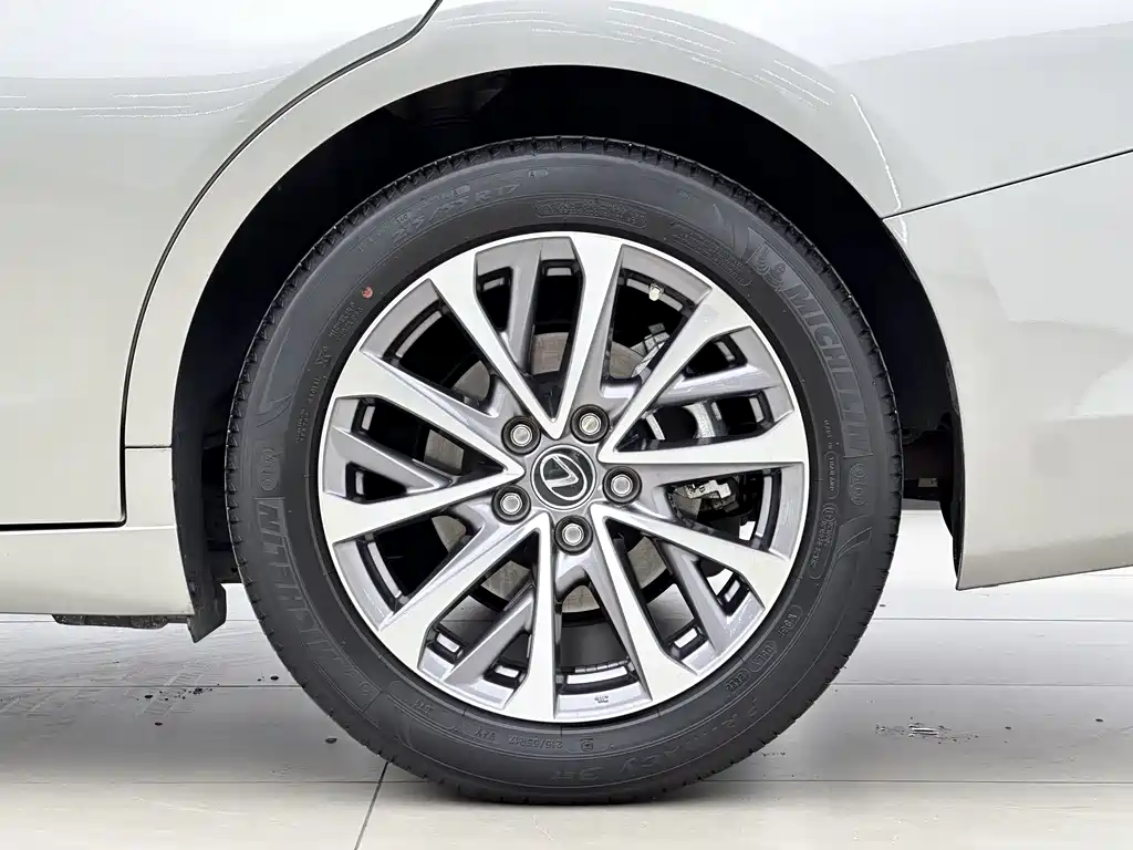 Lexus ES 2022 — фото 16