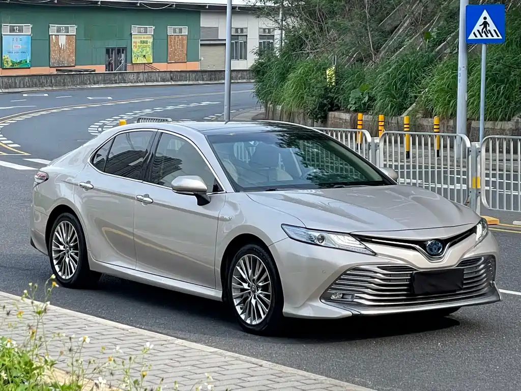 Toyota Camry 2020 — фото 3