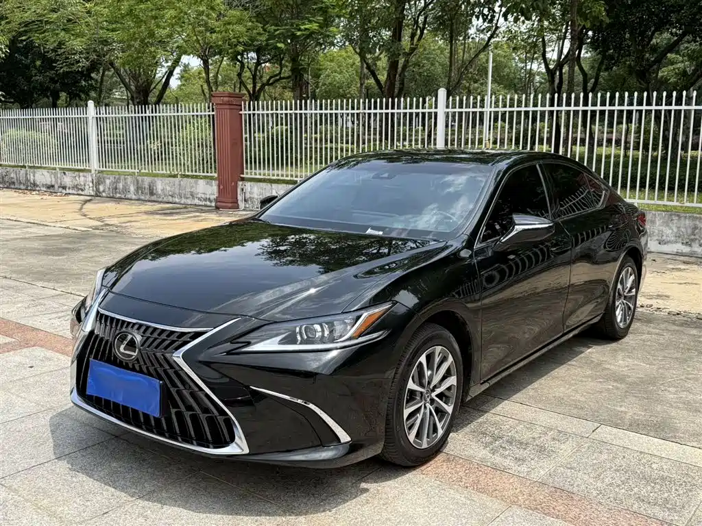 Lexus ES 2024 — фото 1