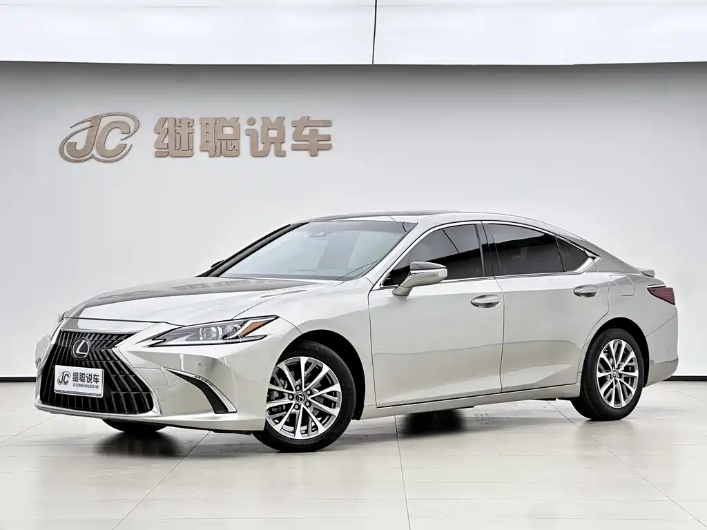 Lexus ES 2022 — фото 1