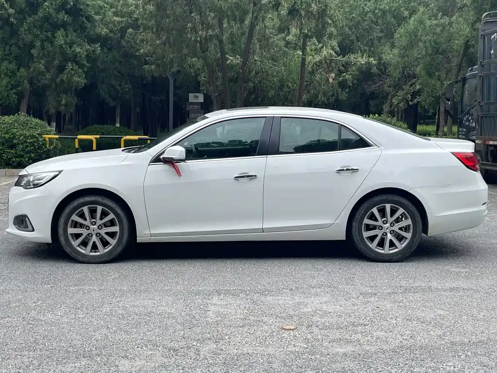 Chevrolet Malibu 2018 — фото 13