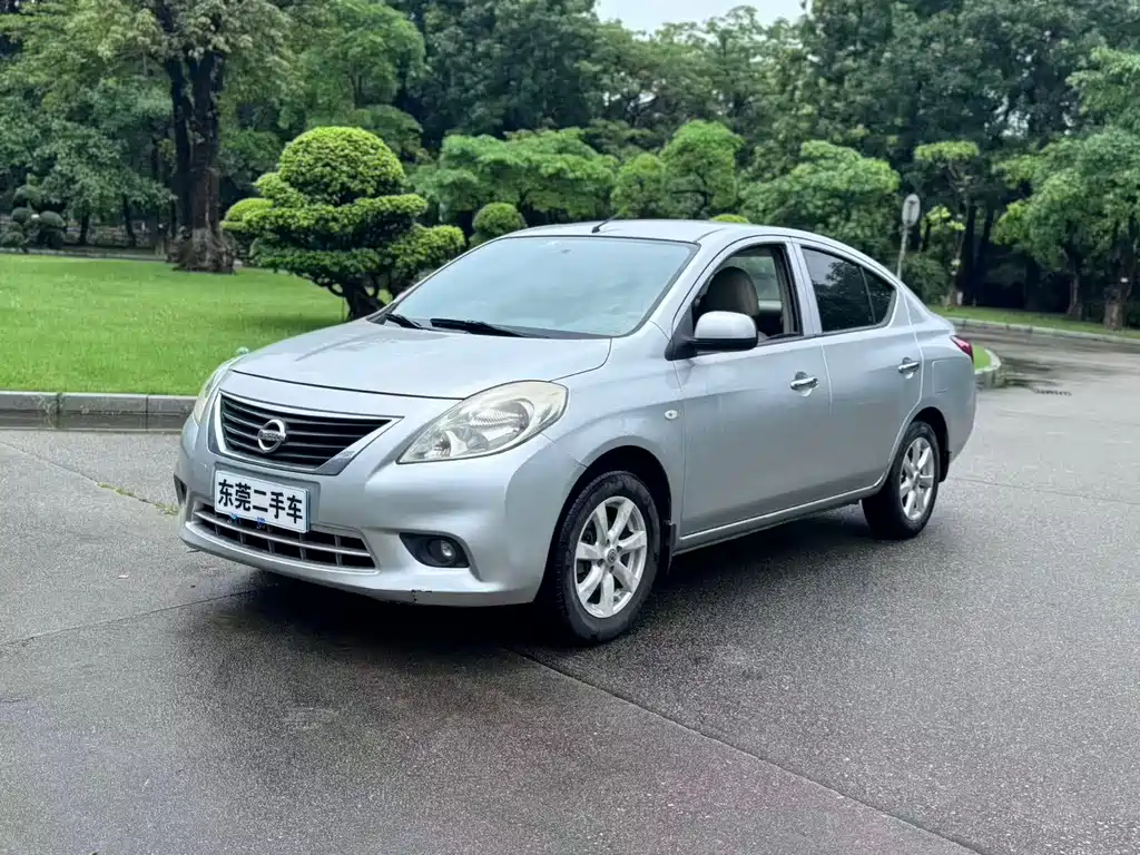 Nissan Sunny 2012