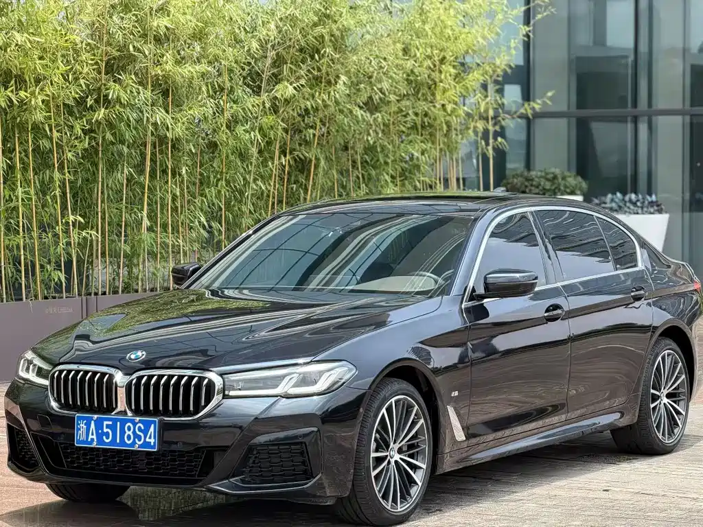 BMW 5 Series 2022 — фото 1