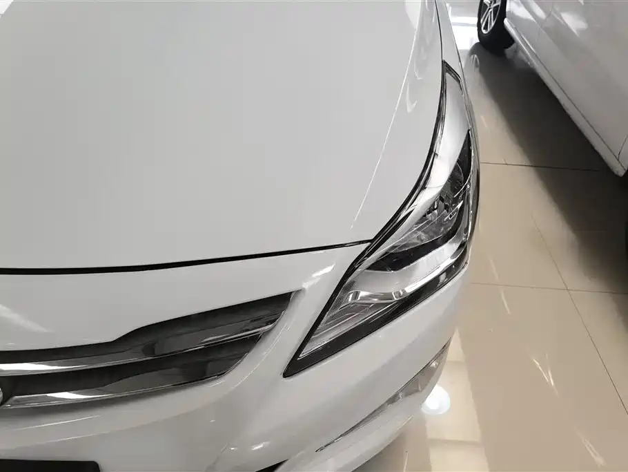 Hyundai Verna 2015 — фото 5