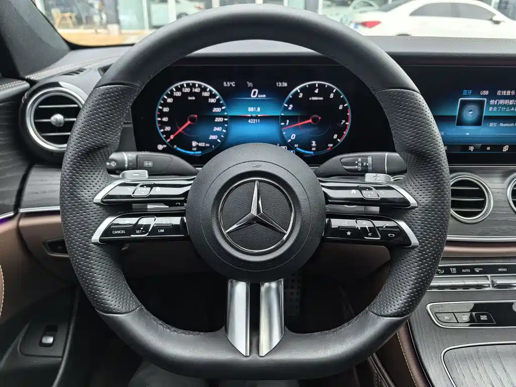 Mercedes-Benz E-Class 2021 — фото 14