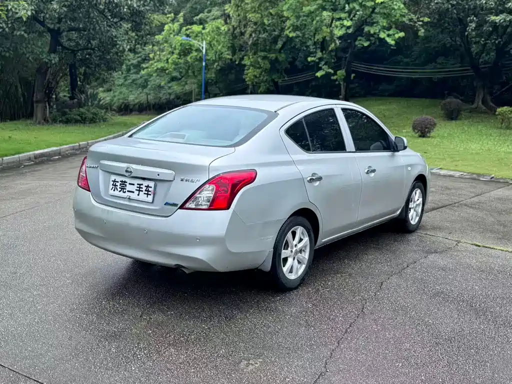 Nissan Sunny 2012 — фото 10