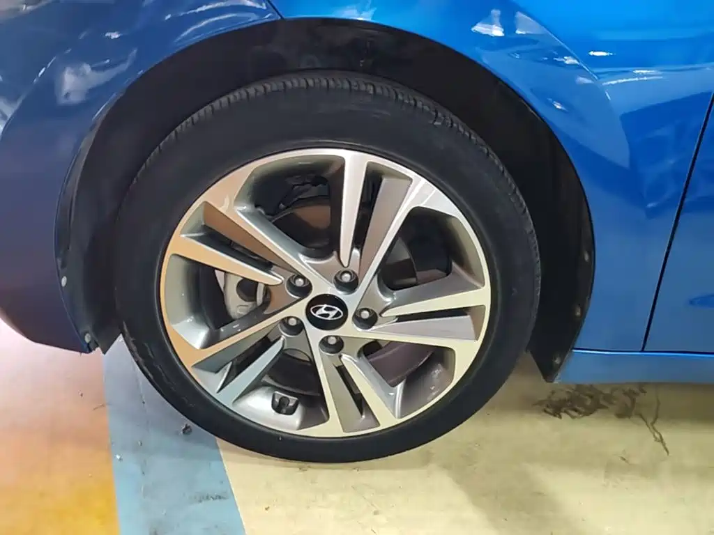Hyundai Elantra 2018 — фото 23
