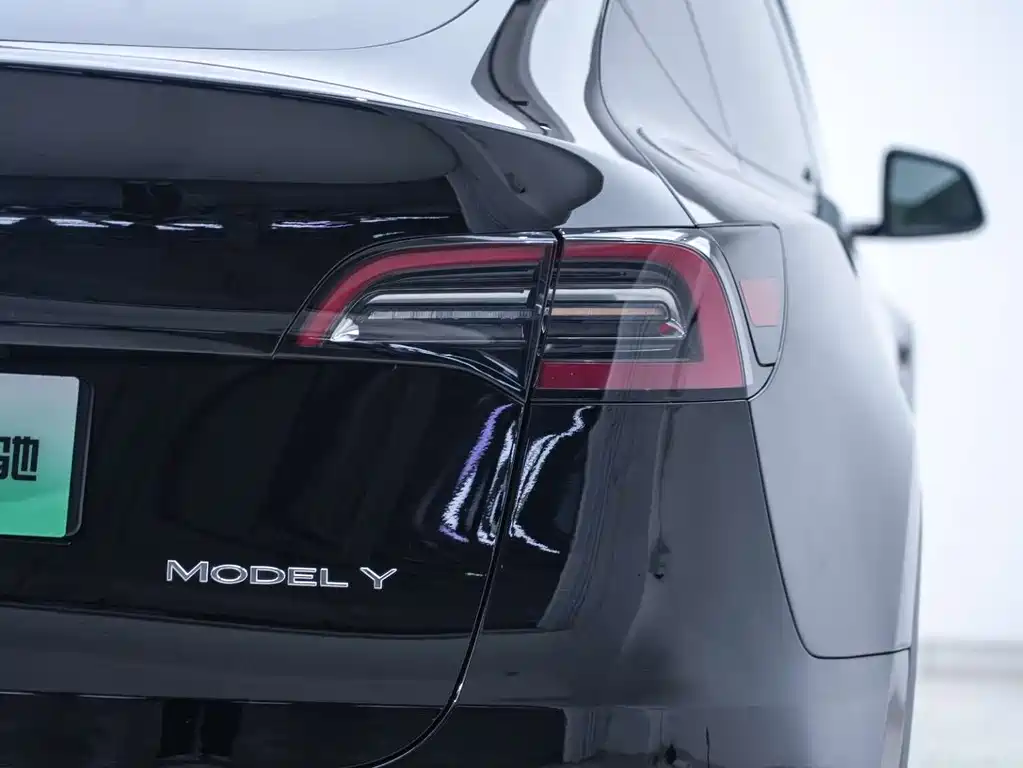 Tesla Model Y 2022 — фото 13