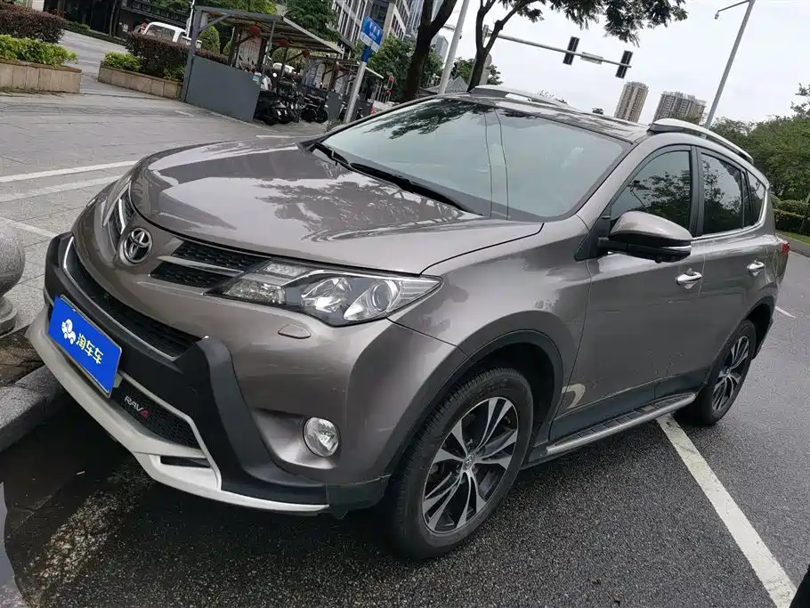 Toyota RAV4 2014 — фото 1