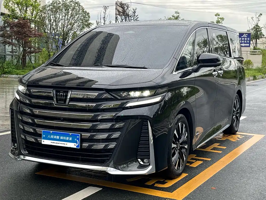 Toyota Vellfire 2024 — фото 1